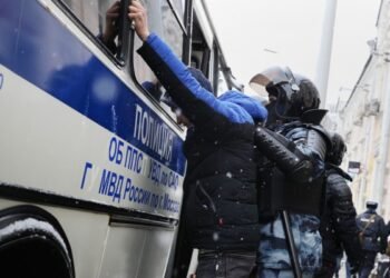 Правозащитники сообщили о 4 тысячах задержанных на протестах в России