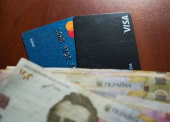 Пенсии, тарифы на коммуналку, выплаты ВПЛ, субсидии: какие изменения ждут украинцев с 1 апреля