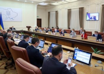 Раскрыты зарплаты украинских министров за год: кто возглавил рейтинг