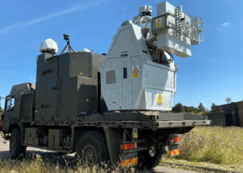 «Сжигает» рои дронов: в Украине может появиться британское микроволновое оружие