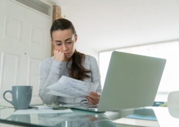 Платежи незаконны: эксперт объяснил, какой пункт в коммунальных платежках — наглая афера