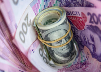 Доллар по 45, 46 или 52: аналитики разошлись в прогнозах курса гривны