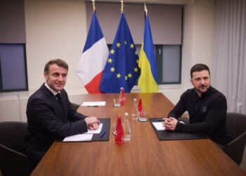 «Продолжительность мира»: Зеленский провел 2 разговора с Макроном по переговорам в Париже