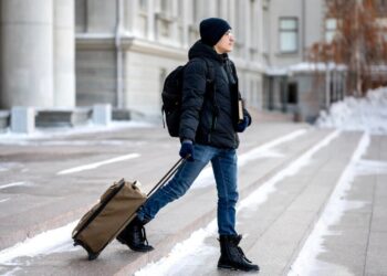 Украинцев за границей начали искать через систему «Резерв+»: кто под угрозой