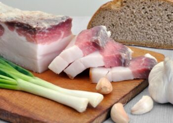 Украинцам показали, как сэкономить на говядине и сале в августе