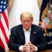 Трамп взял паузу: выжидает переговоров  Зеленского и Путина — The Guardian