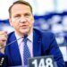 На фоне устроенного Венгрией скандала  Сикорский пригласил “Мадяра” в Польшу