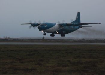 Атака дронов заблокировала аэропорт в Петербурге: самолет с россиянами сел в Таллинне