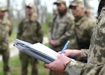 В Виннице толпа “штурмовала” пункт сбора военнообязанных: что говорят в ТЦК