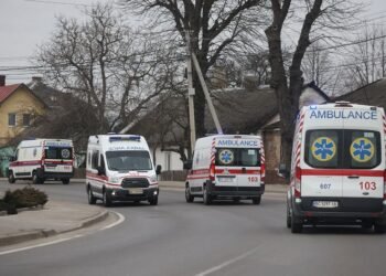 Россияне ударили по мебельному магазину в Харькове: уже 6 пострадавших