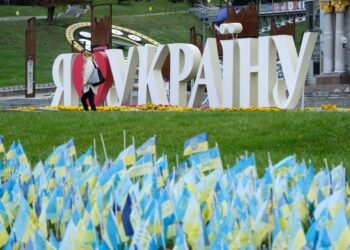 Большинство украинцев хотят завершения войны “любой ценой”: что это значит