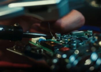 Профтехобразование не должно быть “последним выбором”: какие зарплаты предлагает рынок труда