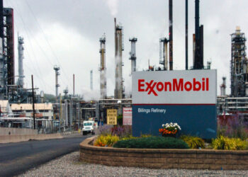 Нефтяной гигант США тайно договаривается о возобновлении добычи нефти в России, – WSJ