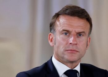 Если переговоры проваляться, санкции против РФ нужно ужесточить, – Макрон