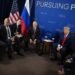 Без заявлений для прессы: Трамп и Путин начали переговоры в формате “три на три”