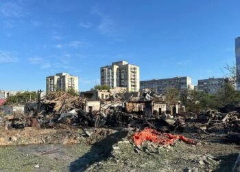 Ракетный удар по Николаеву: появились фото последствий попадания по жилому району