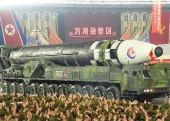 Ким Чен Ын требует ускорить наращивание ядерного арсенала КНДР