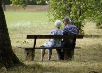 Как украинские пенсионеры за границей могут получать выплаты: что нужно знать