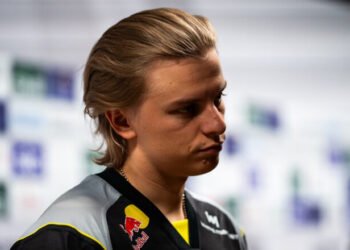 Natus Vincere вылетели с EWC после дебютного матча против 3DMAX