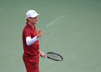 Синнер оформил камбек против Шаповалова и пробился в 1/8 финала US Open