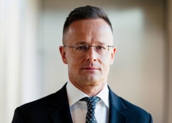 Сийярто призвал Зеленского перестать “угрожать Венгрии”