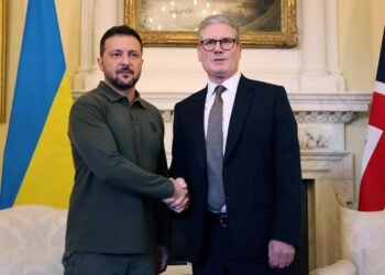 Зеленский обсудил со Стармером возможные форматы переговоров с Путиным