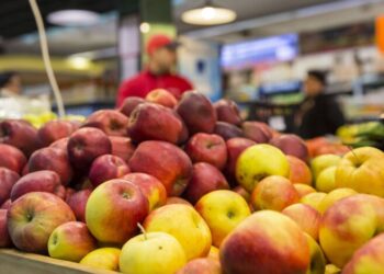 Разница уже в 60 гривен: супермаркеты установили неожиданные цены на яблоки, лимоны и апельсины