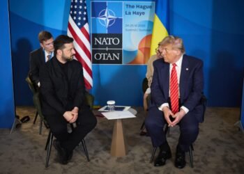 Зеленский готов на приемлемый для украинцев компромисс на встрече с Трампом, – FT