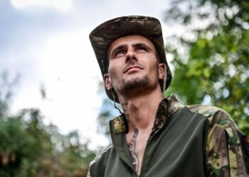 “Подмочили” планы врага: дрон уничтожил российский грузовик с пушкой на мосту