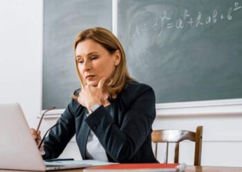 Доплаты учителям с 1 сентября: кому и на сколько повысят зарплаты в Украине