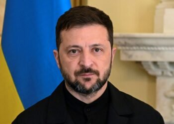 Зеленский хочет видеть в Украине военный контингент “великих держав”