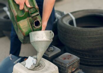 Штраф до 30 тысяч: водителей могут наказать за простую канистру с бензином