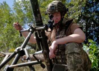 Социологи выяснили, сколько мужчин и женщин в Украине готовы воевать и в каком возрасте