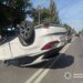 Lexus перекинувся на дах після зіткнення з учбовим авто у Києві, є постраждалий