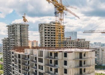 Российское жилищное строительство показало первый спад с начала “ипотечного бума”