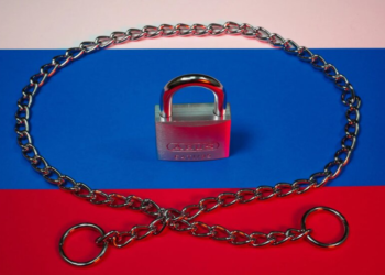 Forbes объяснил, почему санкции не остановили экономику России: как приспособился Путин