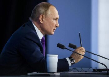 Доходы РФ резко упали: Путин пытается оправдать рост дефицита бюджета