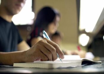 Молодежь под прицелом: как информационные кампании атакуют украинское образование