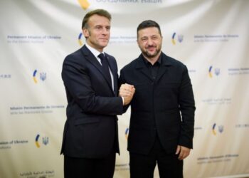 Зеленский призвал Макрона к быстрым действиям по ПВО