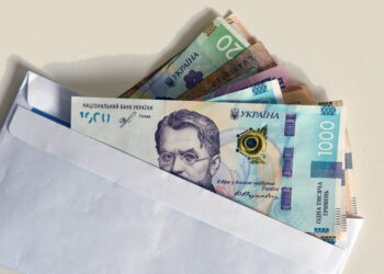 Зарплат хватает только на еду: Попенко объяснил, как чиновники жируют на фоне нищих украинцев