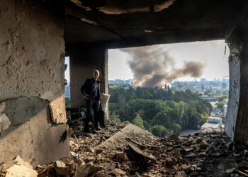 Удар по Кабмину: Россия прорвала “самый защищенный ПВО” район Киева, — NYT