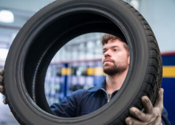 Не ждите первого снега: водителям назвали точный момент для перехода на зимние шины