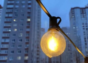 С 1 октября тариф на свет пересмотрят: кто будет платить почти вдвое меньше