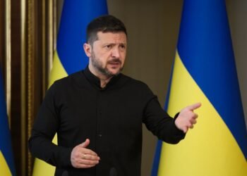 Зеленский упрекнул Китай: призыв к миру не мешает говорить с Путиным о долголетии