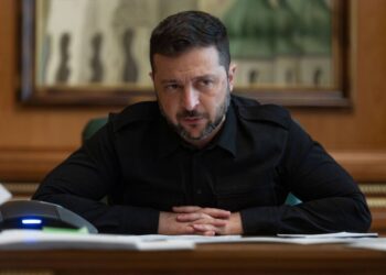 Зеленский пообещал России ответ на “наглые” атаки дронов