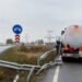 ДТП на Київщині: вантажівка Volvo протаранила відбійник, – деталі