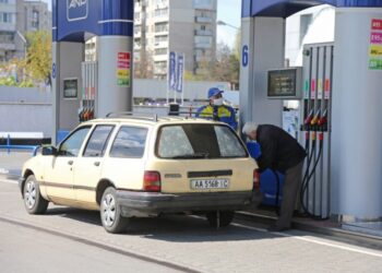 Водителям на заметку: эксперты развеяли миф о бензине А-100