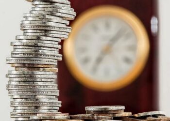 Как проверить свою пенсию и стаж: украинцам объяснили, как не “профукать” выплаты