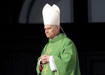 “Украина страдает”: Папа Римский призвал отказаться от оружия и сесть за переговоры
