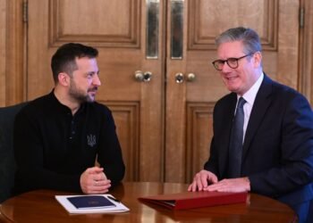 Важно накануне зимы укрепить ПВО: Зеленский провел разговор со Стармером